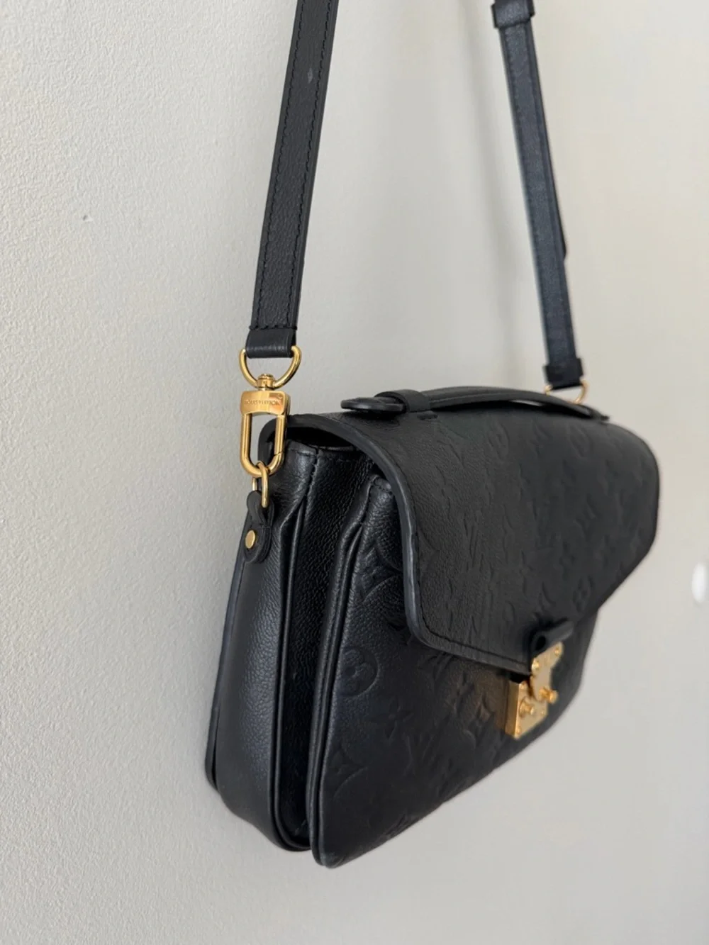 Louis Vuitton Black Embossed Monogram Pochette Métis bag with gold hardware - Picture 3 of 16